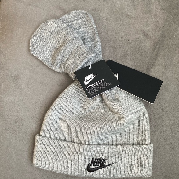 Toque and Mittens (Baby) - Picture 1 of 2